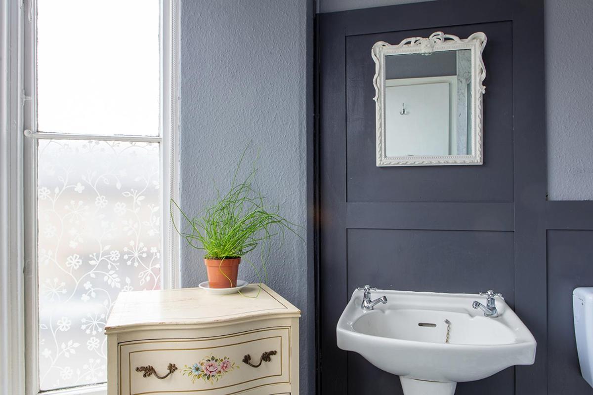 The Bear Bread Bakery B&B, Ensuite Rooms Above The Bakery, Colyton Exterior photo